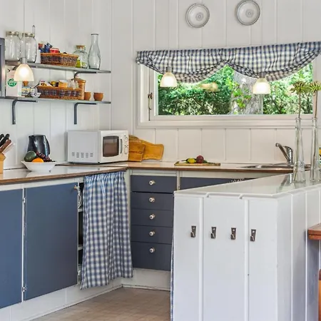 Fernanda - 1-3km From The Sea By Interhome Hals